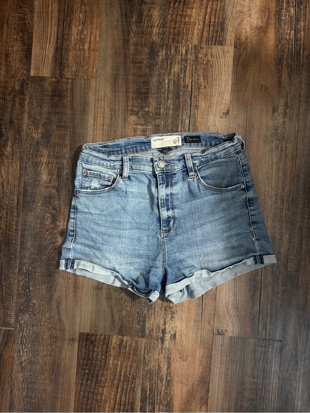 Garage Medium Wash Denim Retro High Waisted Short